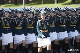 实拍俄罗斯大阅兵，1.3万名士兵通过红场，场面震撼图片