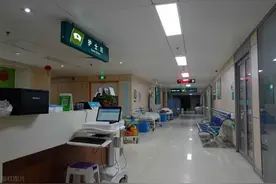让护士忙上加忙的夜查房图片