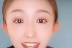农商银行的小姐姐：天天拍抖音发视频，你们都不用上班吗？图片