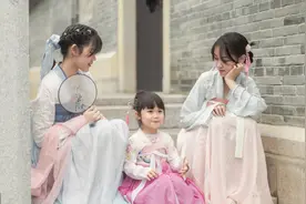 搞笑段子：过年的时候，丈母娘瞒着小姨子，给报了一个相亲大会图片