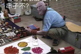 地摊上的奇葩假古董，能把人笑傻，连“祖传贴膜”都出来了图片