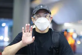 刘诗诗的老公吴奇隆现身机场，曾经的小虎队已经不见了图片