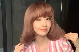 南韩颜霸林允儿近照大变！穿衬衫裙搭短发变芭比娃娃，求生欲超强图片