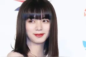 池田依来沙阳光少女笑容天真可爱 吊带裙显纯洁肤色图片