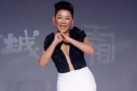 蓝心湄这“二条裙”真抢镜，身材比例更完美，气质真挺好图片