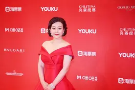 41岁郝蕾独立自信，中年发福却依旧霸气，谁知道她年轻时有多飒？图片