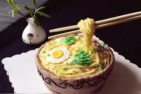 这是一个花钱也买不到的生日蛋糕，但会做戚风会挤奶油你也能做图片