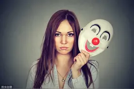 女人说“我睡了”，笨男人才会回"晚安"，聪明男人是这样做的图片