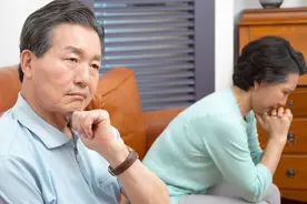为何很多中年男人不愿亲吻自己的妻子？3位40多岁男人说了大实话图片