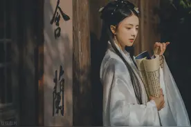 故事：皇后死后，皇上看着她怀孕2个月的肚子，一口血喷涌而出图片