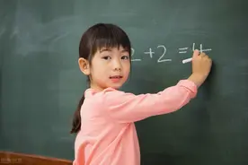 孩子写作业，一遇到难题就说不会做，不想主动思考，该怎么纠正？图片