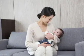 新生儿总是打嗝怎么办？如何预防打嗝和解决方法父母要知道图片