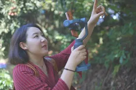 女白领放弃电视台铁饭碗，做起了“村花”女主播，如今收入翻10倍图片