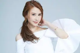 遗憾！香港著名女星钟采羲宣布同未婚夫分手，曾被王晶一手捧红图片