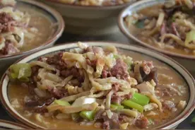 平顶山郏县曹石头羊肉烩馍，一家百年祖传老店，真有那么好吃吗？图片