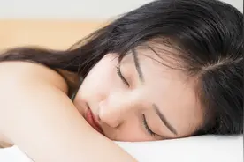 两亿人失眠无助，有人还会为睡觉交智商税丨Mr.Data图片