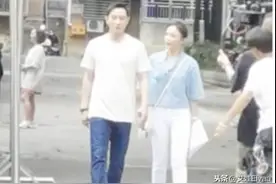 罗晋当了爸也发福，39岁穿T恤牛仔裤像中年大叔，油腻大肚腩抢镜图片