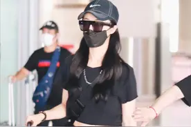 女主播薇娅现身机场，气场十足图片