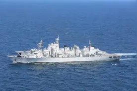 亚丁湾护航次次有它，蓝水海军迈向远洋的基石，903型补给舰图片