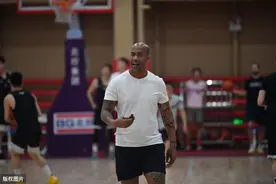 CBA复赛在即，马布里督阵北控男篮集训，孙悦挥洒汗水图片