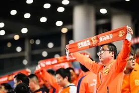 武汉卓尔 |  请拼命留在中超！不给英雄的城市留遗憾图片