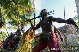 搞笑：基督徒遇到食人族一直喊“主”，他后来怎么了？脑筋急转弯图片