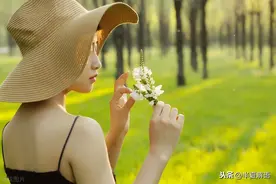 女儿辞职照顾母亲三年，母亲康复却把家产全给儿子，女儿含泪回家图片