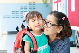宝宝第一天去幼儿园，就“哭成泪人”，主要是家长这3点没做好图片