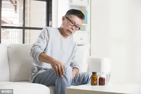 医生再次劝告：经常做这5个行为是在“毁掉”膝盖，劝你赶紧停手图片