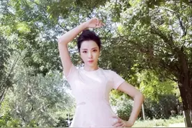 李思思户外运动也带妆，穿粉色运动衣配修身裤，美得不像话图片