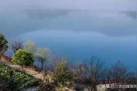 大小凉山的深处，聚集有四川三个的天然湖泊，泸沽湖、邛海、马湖图片