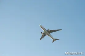飞机上的粪便到哪里去了？直接洒向空中吗？图片