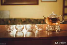 品茶求真：为何玻璃茶具深受人们的喜爱？图片