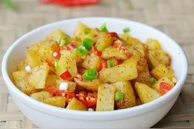 锅巴土豆，虾皮拌香菜，木耳烧豆腐这几道家常菜的做法图片