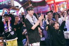 王嘉尔人生第一次斗舞，两轮下来一票未赢，王一博靠实力完胜对手图片