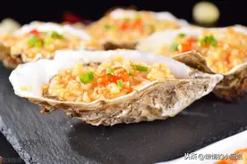 生蚝不用烤着也能吃，蒜蓉蒸生蚝，味道鲜美，快来尝一尝图片