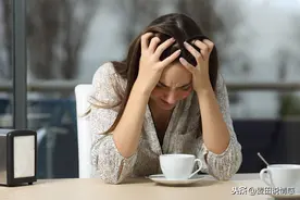 男人抛弃结发之妻，另结新欢，会遭报应？这只是自欺欺人而已图片