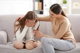 青春期的女儿被男朋友索要“第一次”，父母该如何和孩子谈“性”图片