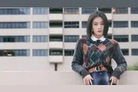 张雪迎一身“保暖”造型亮相，穿菱格毛衣配流苏裙，气质安静温柔图片