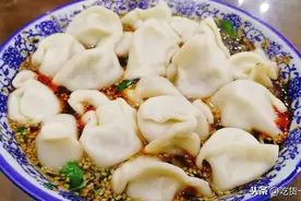 煮冻饺子水开下锅？难怪破皮还露馅，牢记3点，饺子鲜香又完整图片