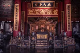故宫最让人迷惑的一把椅子，专家无法解释，如今无人敢坐图片