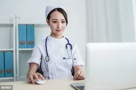 为什么医生很少娶护士？小护士说出了实情，既现实又无奈图片