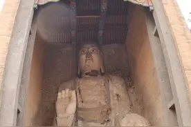 浚县伾山大佛与龟兹高僧佛图澄图片