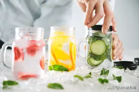 青草茶、苦茶、西瓜汁...退火饮品 喝对了吗？图片