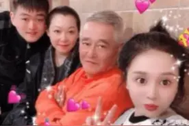 赵本山女儿直播带货翻车，现场怒怼粉丝爱买不买，真性情图片