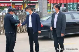 洛阳市洛龙区教体局局长马永伟到龙城双语初中调研指导工作图片