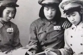 1988年, 中国推出了87式军服, 为何取消了红领章图片