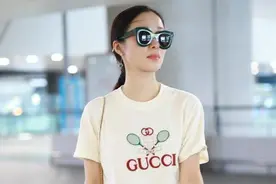 江一燕也是个低调的时尚界大佬！T恤配工装裙，处处透露着高品位图片