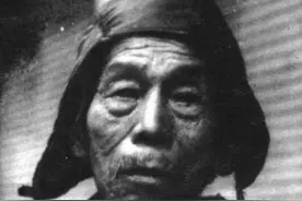 一盲人老汉“称帝”9年，骗奸妇女五十多人，最终被人民军队消灭图片