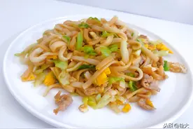 粿条是个好食材，加入包菜鸡蛋瘦肉这样简单一炒，方便快捷又好吃图片